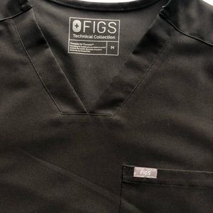 Figs size medium black scrub top